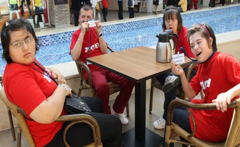 Zihinsel engelli öğrenciler fotoğraf sergisi açtı
