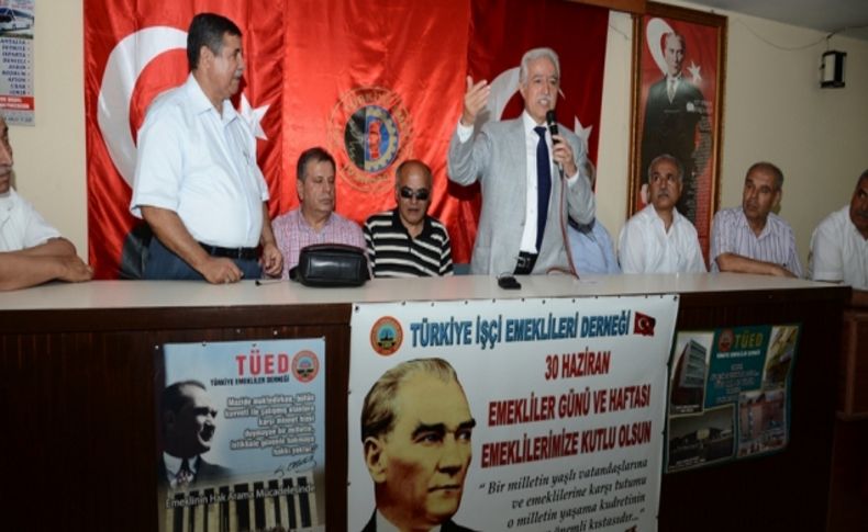 Zihni Aldırmaz emeklileri dinledi