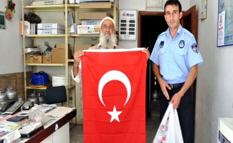 Zile Belediyesi bayrak dağıttı
