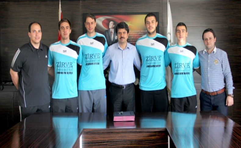 Zirve Üniversitesi 4 profesyonel basketbolcuyu kadrosuna kattı