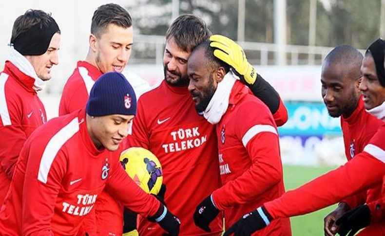 Zokoro'ya Antrenmanda Doğum Günü Kutlamasi
