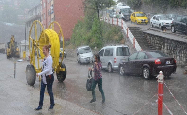 Zonguldak'ta yağmur ve fırtınaya yakalananlar zor anlar yaşadı