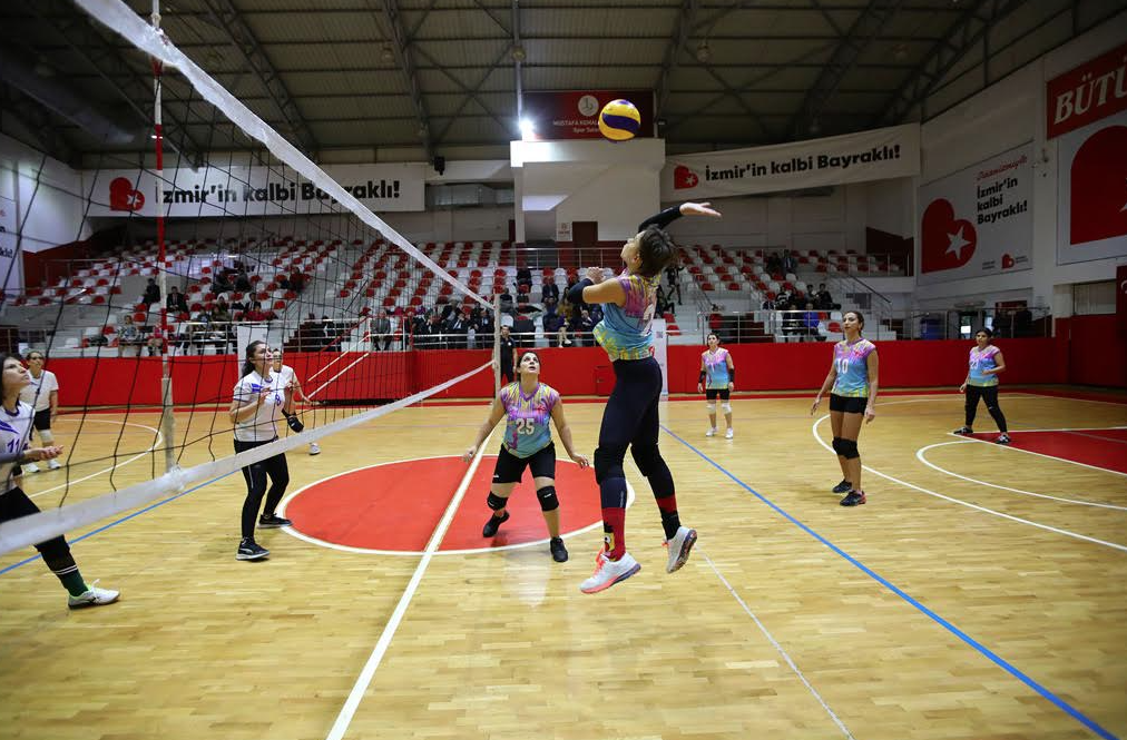 Bayraklı’nın spor kurslarına büyük ilgi