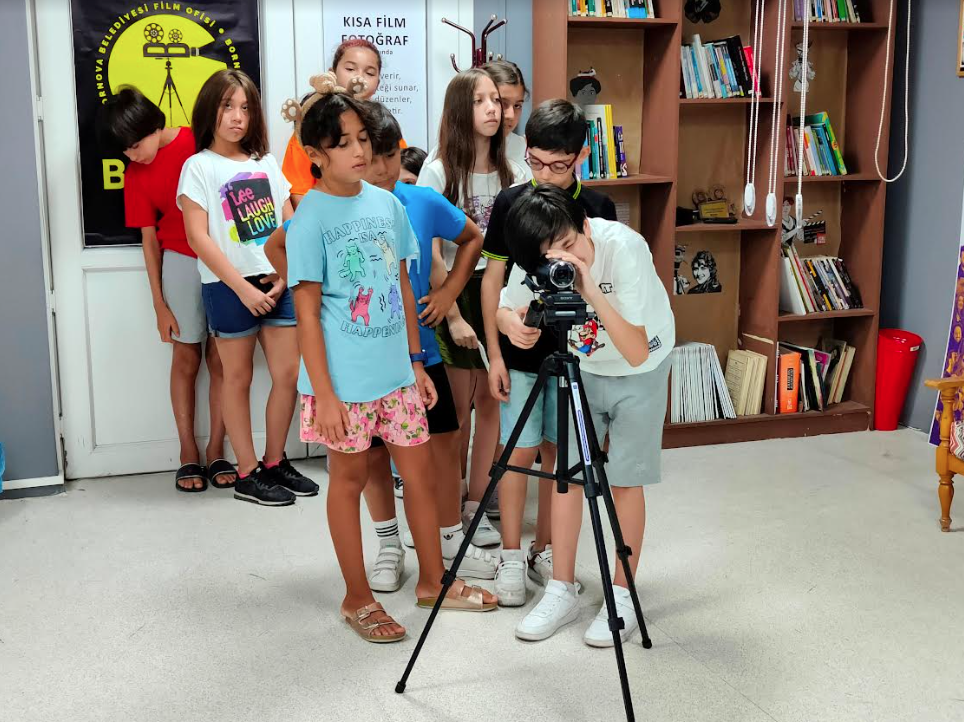 Bornovalı çocuklara film atölyesi