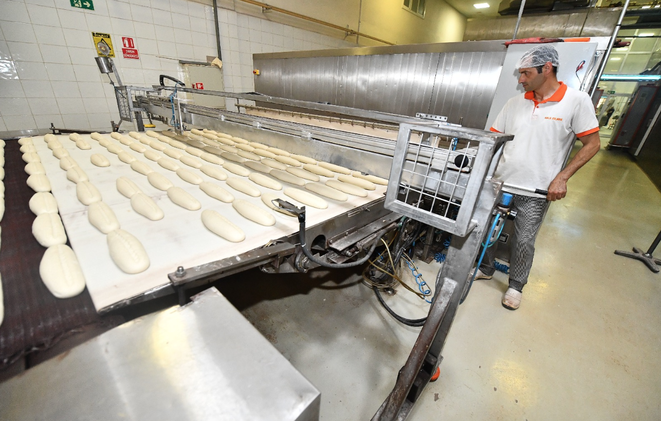 İzmir Büyükşehir Belediyesi ucuz ve sağlıklı ekmek üretiyor