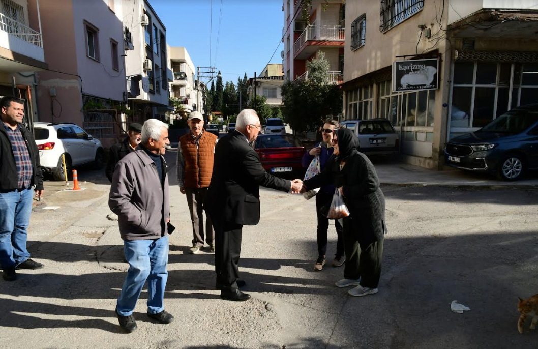 Karabağlar'da asfaltlama çalışmaları tam gaz sürüyor