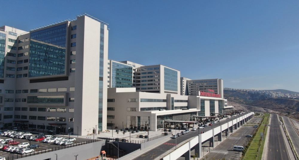 İzmir Şehir Hastanesine ulaşım sorunu sürüyor