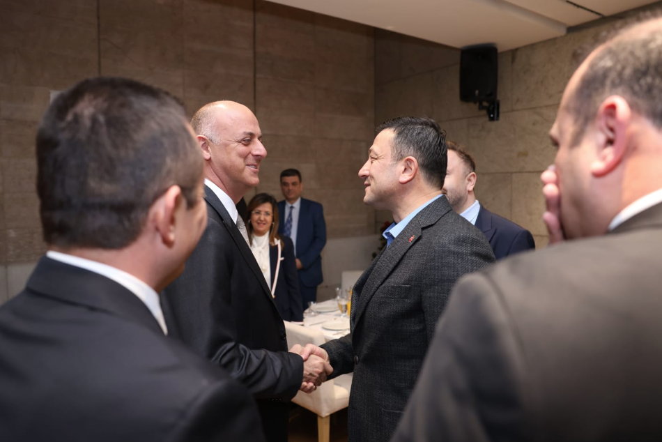 Dağ ve Özlale birlikte poz verdi