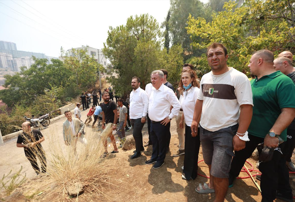 Karşıyaka'nın ciğerleri yanıyor!: herkes seferber oldu
