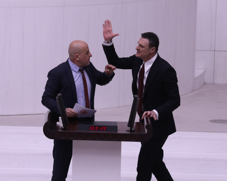 TBMM'de vekiller arasında yumruklu kavga