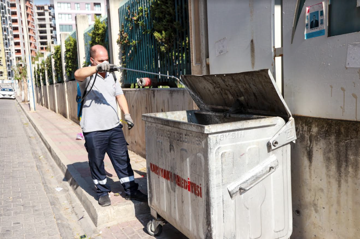 Karşıyaka’da haşerelere karşı tam saha mücadele