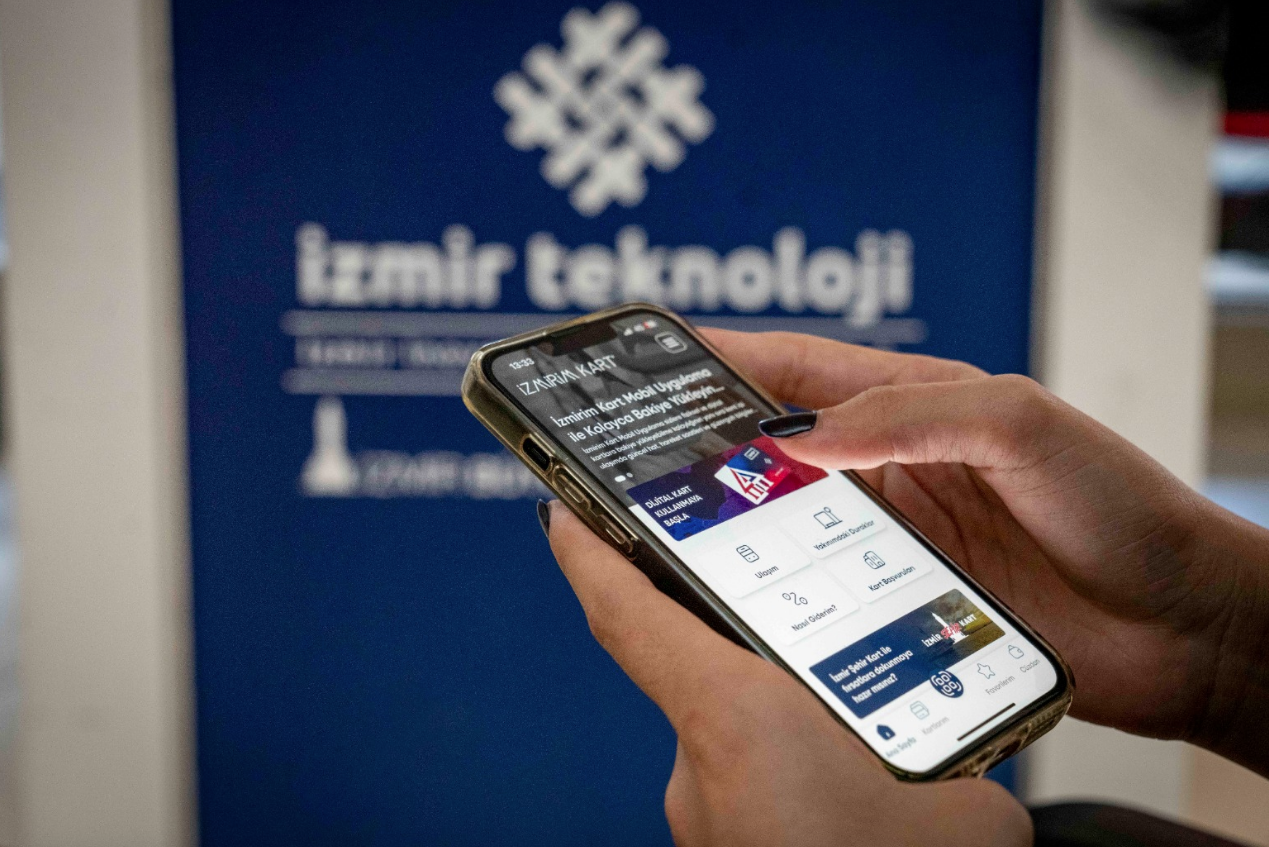 Büyükşehir’den öğrencilere 'Dijital İzmirim Kart' kolaylığı
