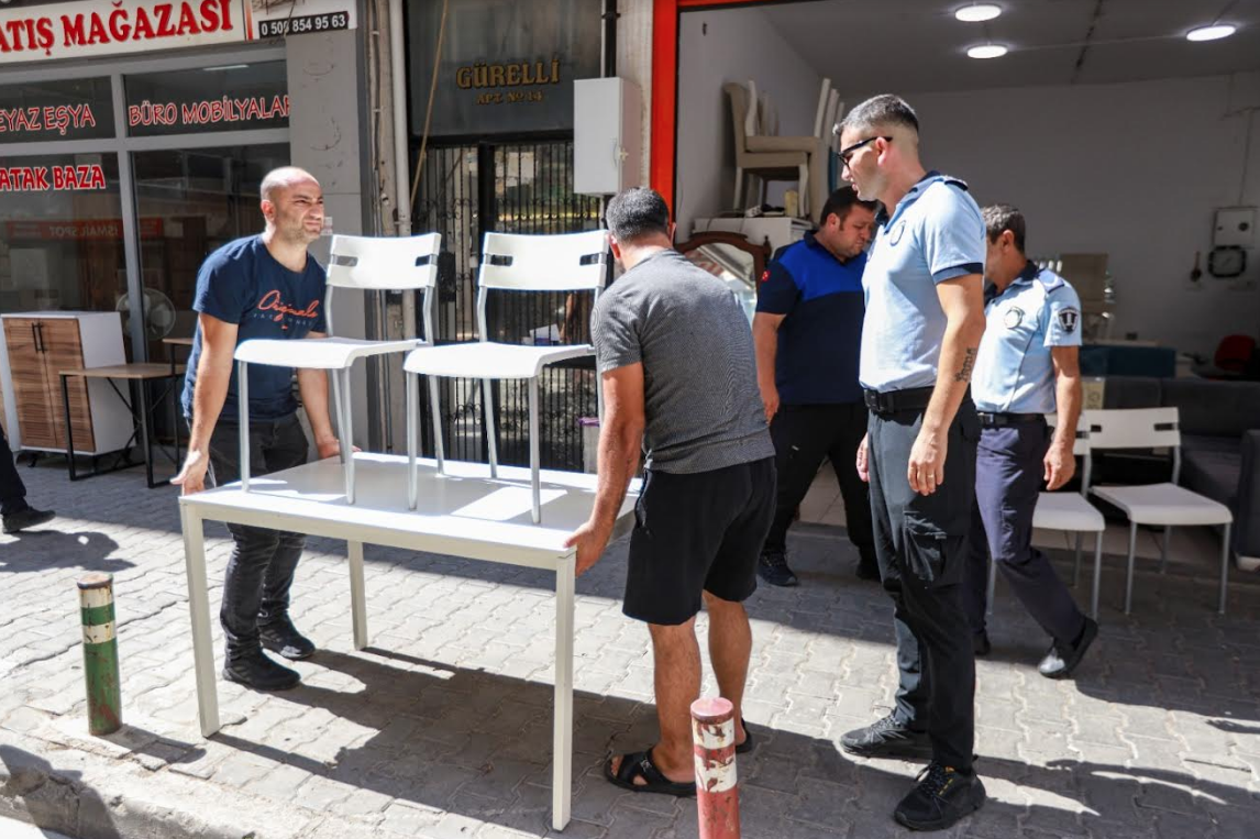 Karşıyaka’da zabıta ekiplerinden işgal denetimi