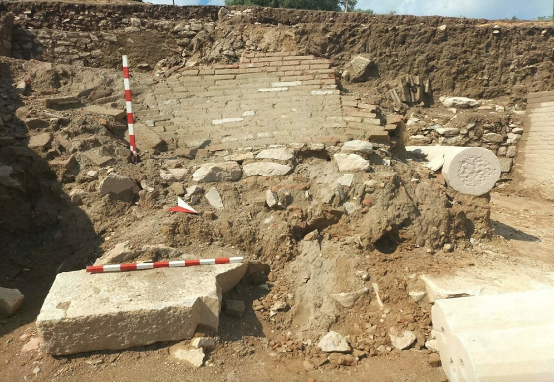 Prof. Dr. Sözbilir: İzmir'deki 2 antik kent en az 3 kez depremlerle yıkılmış