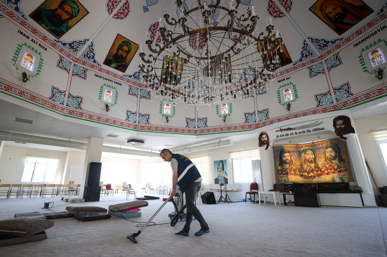 Buca Belediyesi’nden ibadethanelere detaylı temizlik