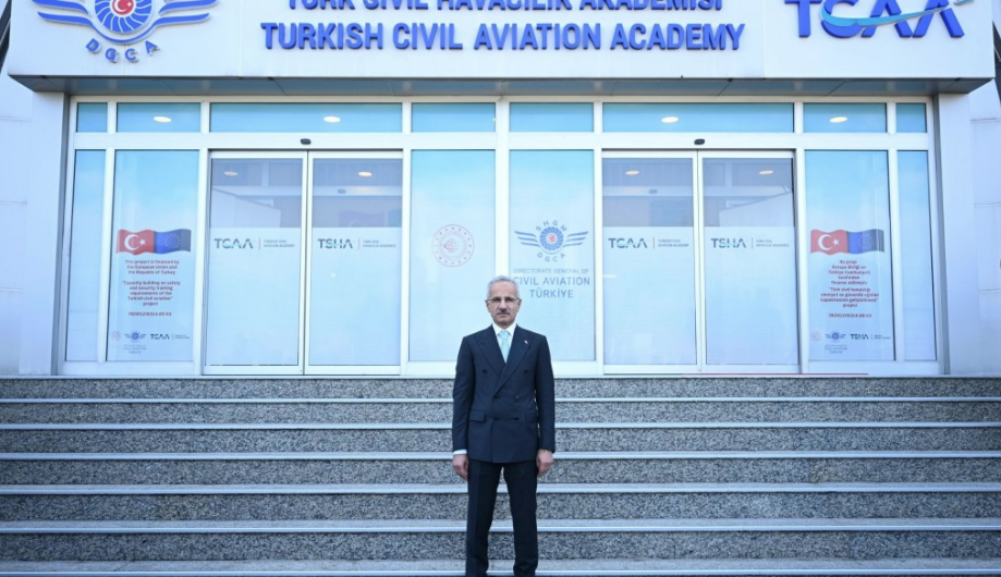 Bakan Uraloğlu müjdeyi verdi: İzmir'e 4 yeni hat!