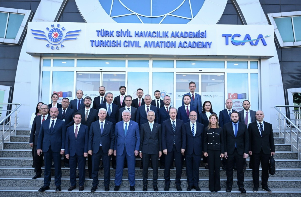 Bakan Uraloğlu müjdeyi verdi: İzmir'e 4 yeni hat!