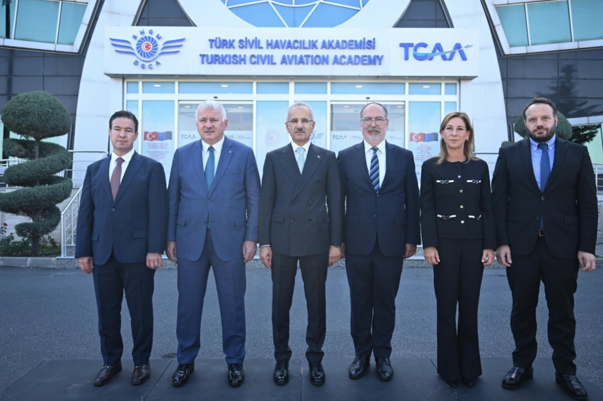 Bakan Uraloğlu müjdeyi verdi: İzmir'e 4 yeni hat!