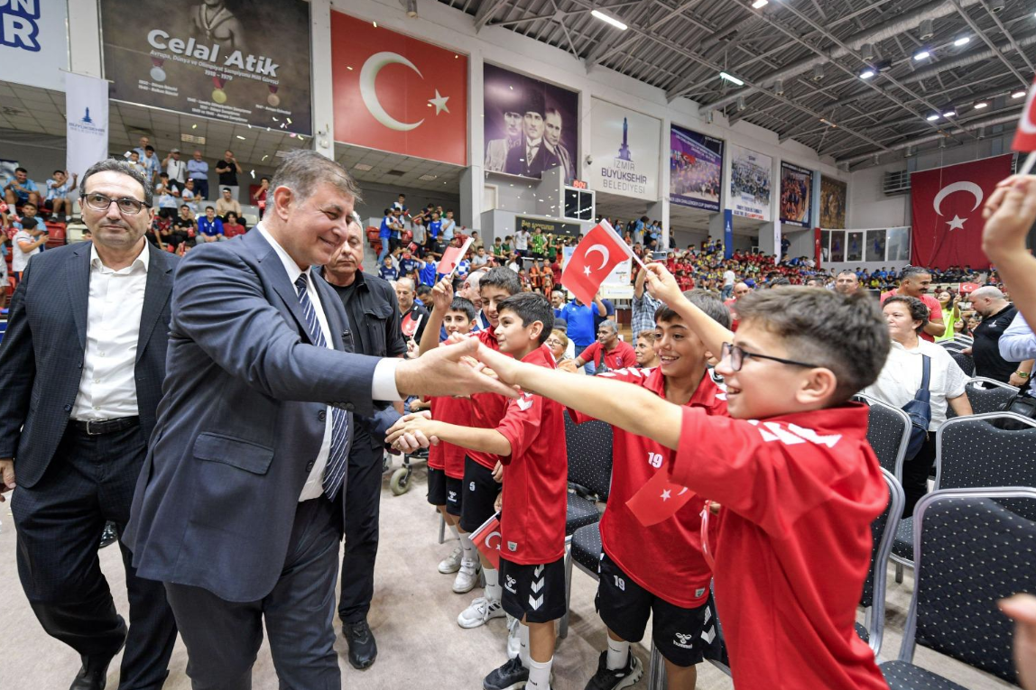 Büyükşehir’den amatör spor kulüplerine 22 milyon liralık can suyu