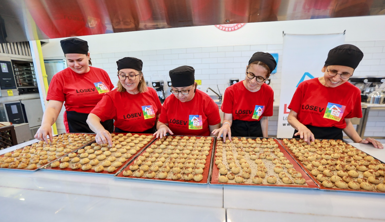 Karşıyaka’nın mutfağı lösemili çocuklar için üretti