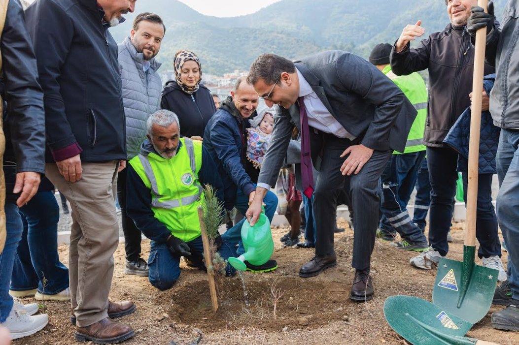 Fidanlar çocuklar için dikildi.. Çocuk Hakları Günü’nde anlamlı etkinlik