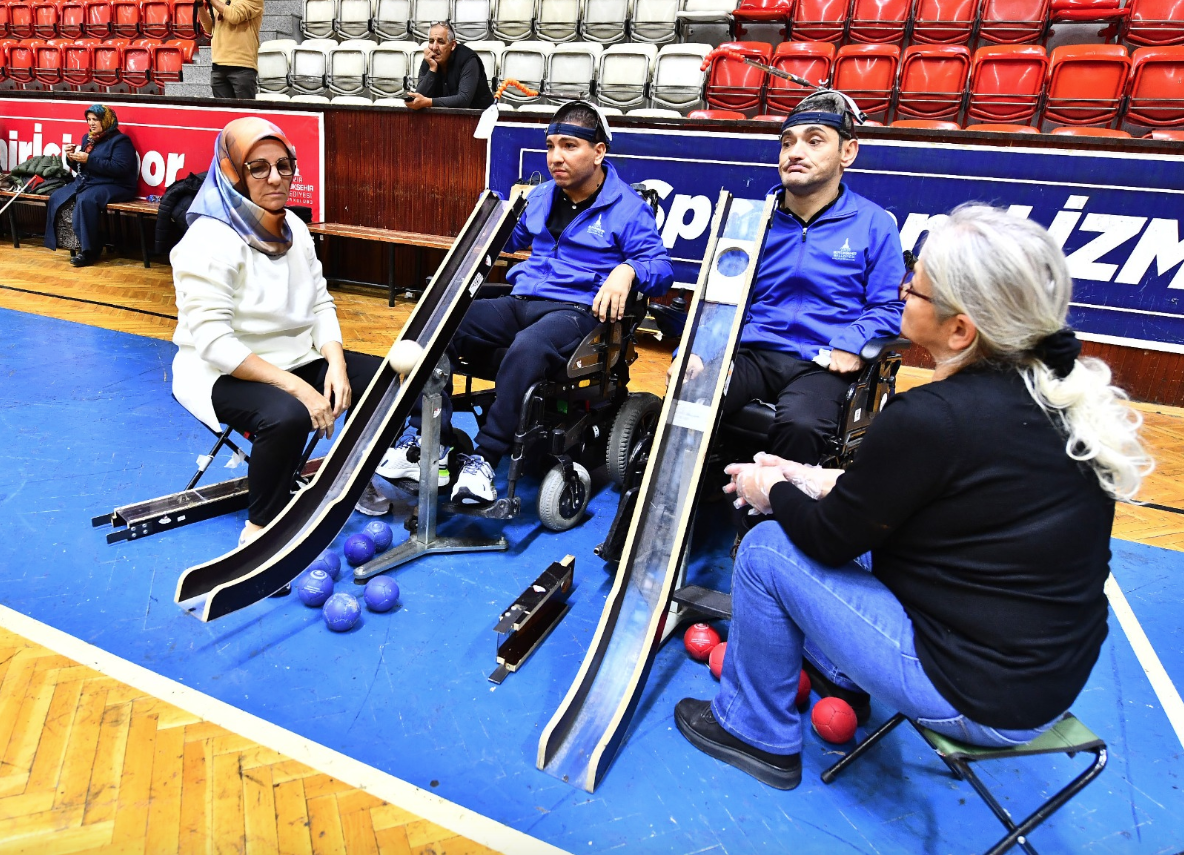 Engelleri bir bir aştı kendi ‘Evren’ini yarattı