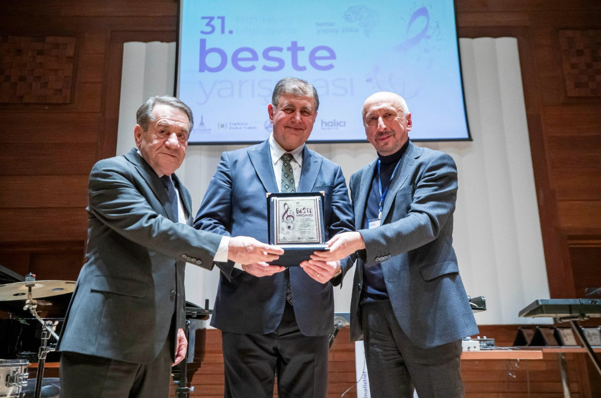 Başkan Tugay beste yarışmasında jüri üyeliği yaptı 31. TDB-Halıcı Bilgisayarla Beste Yarışması sonuçlandı