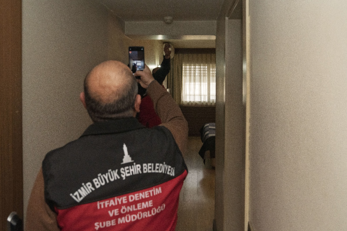 İzmir İtfaiyesi’nin otel denetimleri sürüyor