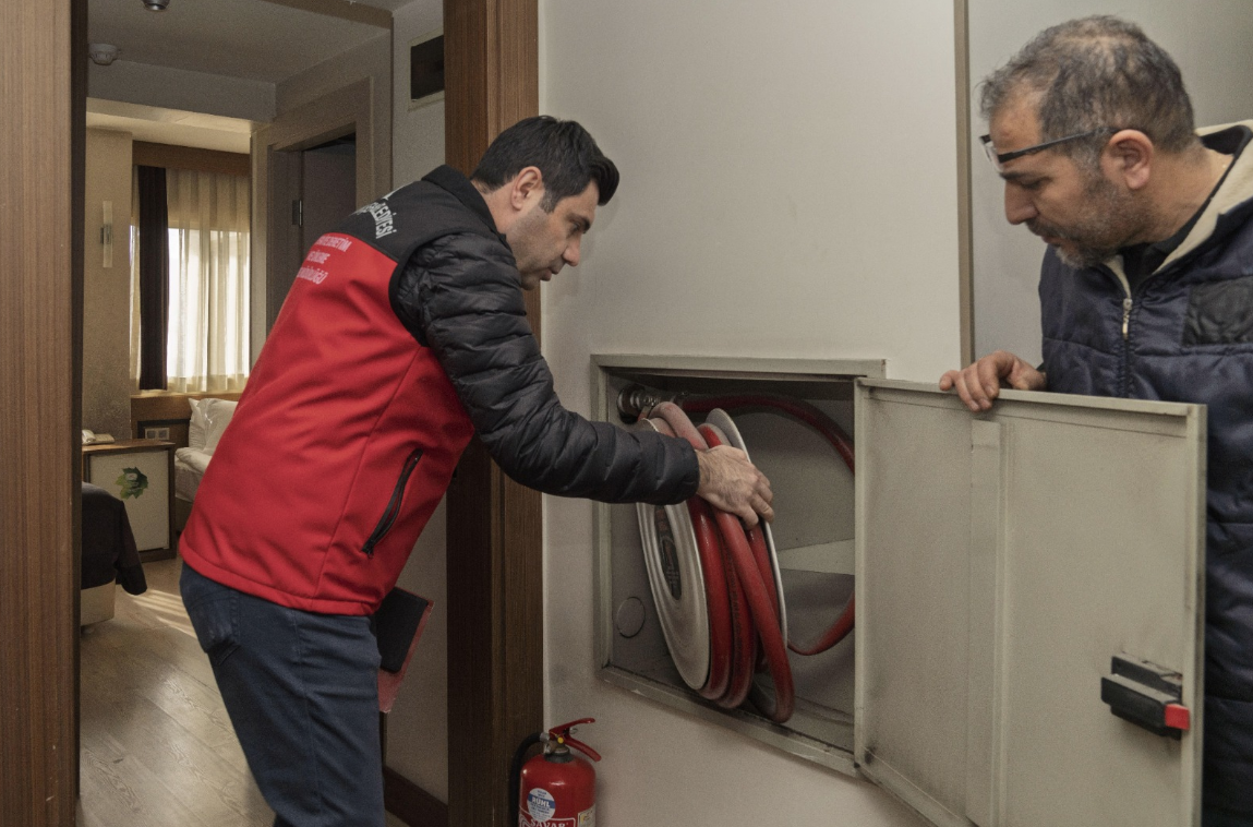 İzmir İtfaiyesi’nin otel denetimleri sürüyor