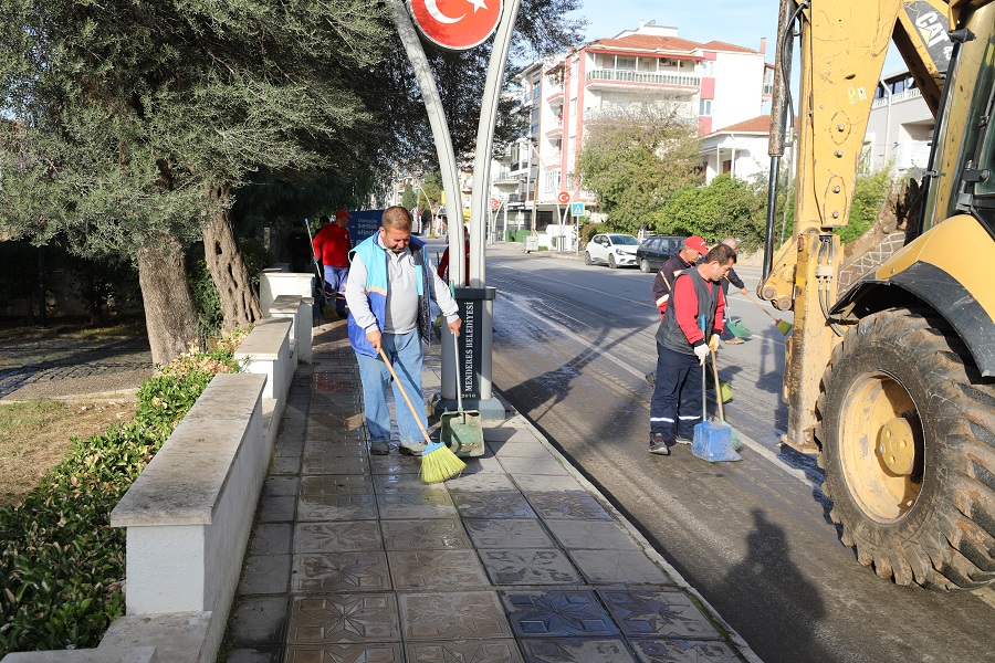 Menderes’te Caddeler Tertemiz