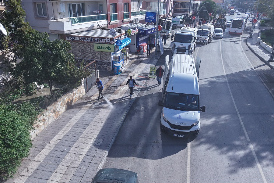 Menderes’te Caddeler Tertemiz