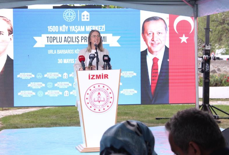 Bakan Özer'den İzmir'e müjdeler