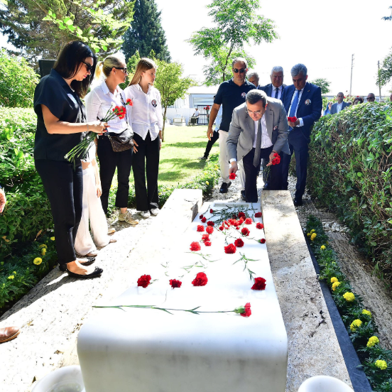 Vefatının 19. yılında mezarı başında anıldı