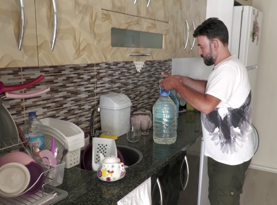 İzmir'de kira artışını az bulan ev sahibi kiracısının suyunu kesti