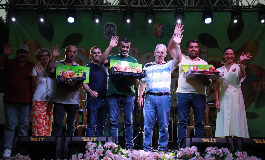 Efes Selçuk'ta halk Belevi Şen Şeftali Şenliği'nde buluşu