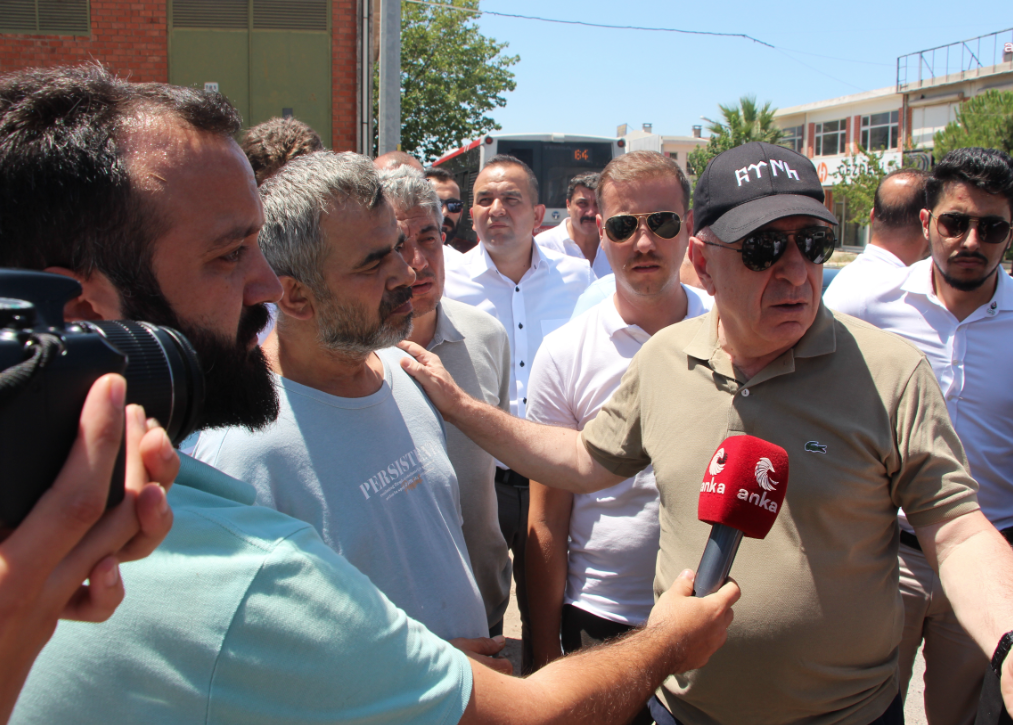 Ümit Özdağ, İzmir'de Ayakkabıcılar Sitesi'ni ziyaret etti