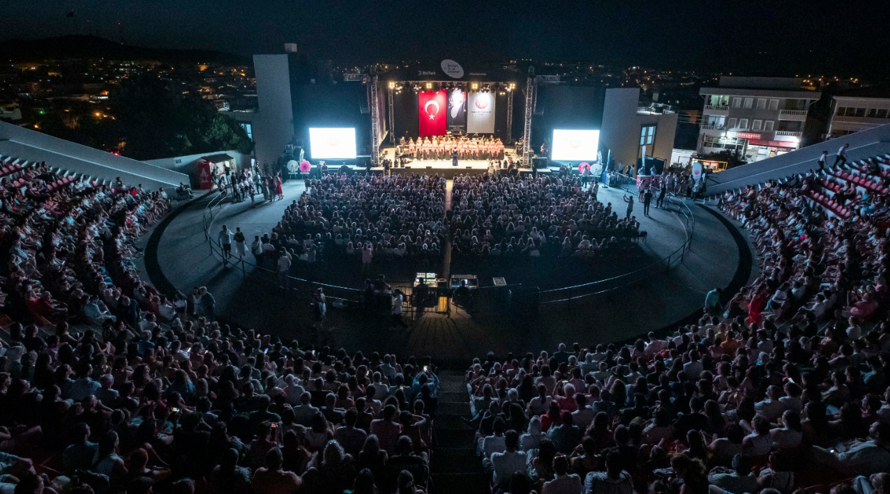 Karsu eğitimde fırsat eşitliği için Çeşme'de sahne aldı