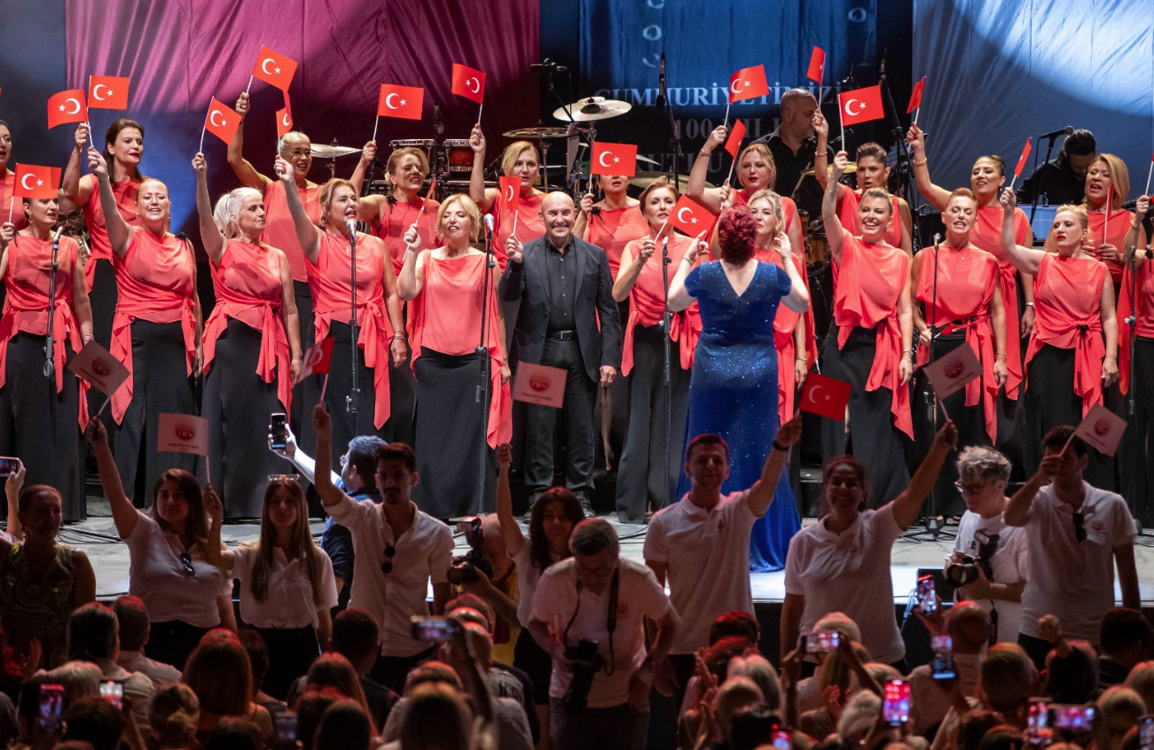 Karsu eğitimde fırsat eşitliği için Çeşme'de sahne aldı