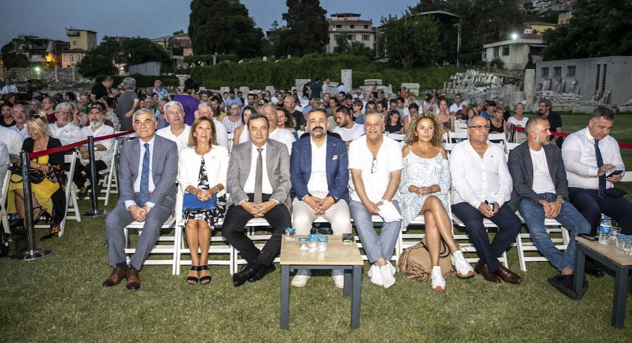 Batur'dan Lozan Antlaşması açıklaması: Her Türk minnet duymalı