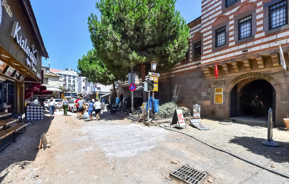 Kemeraltı altyapı çalışmaları tam gaz devam ediyor