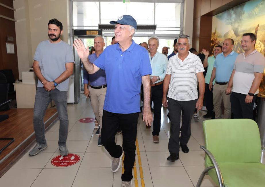 Başkan Engin, alkışlarla görevine başladı