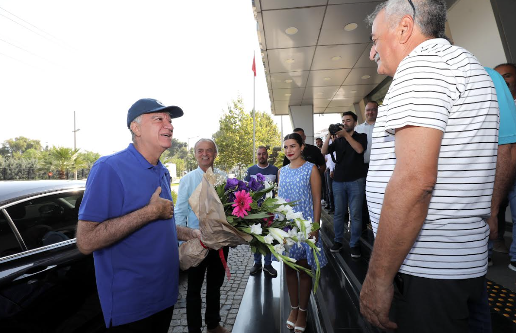 Başkan Engin, alkışlarla görevine başladı