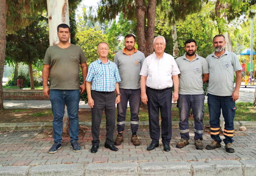 Karabağlar'da asfaltlama çalışmaları sıcak dinlemiyor