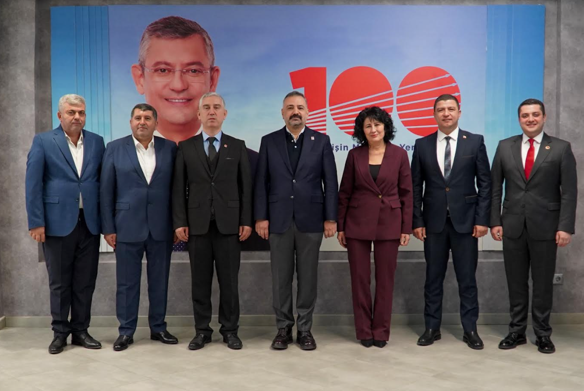 Aslanoğlu'ndan belediye başkan adaylarıyla ilk zirve