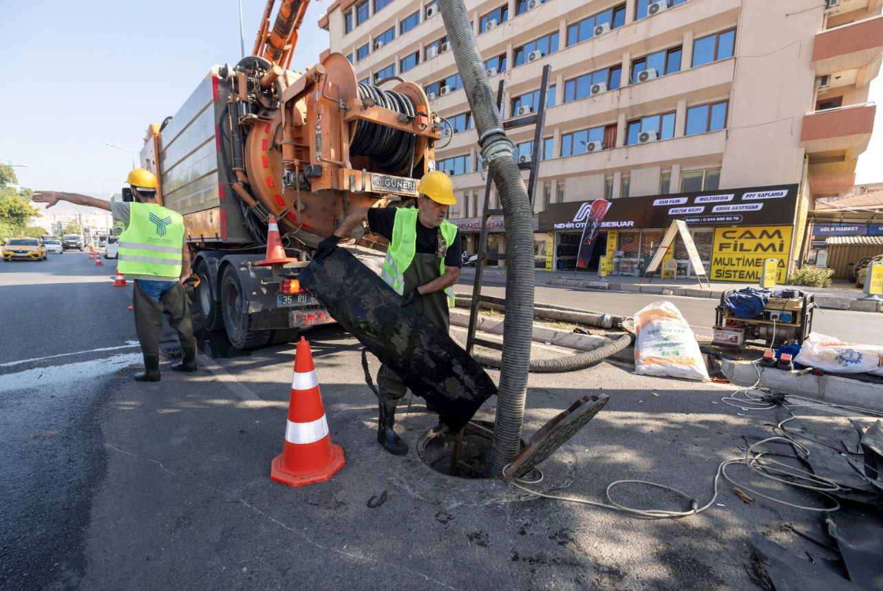 Büyük Kanal’da temizlik harekatı
