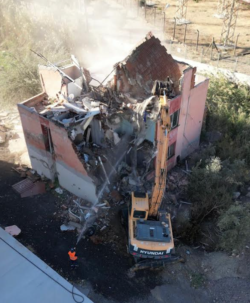 Metruk binaların yıkımı ile Çiğli'de trafik rahatlıyor