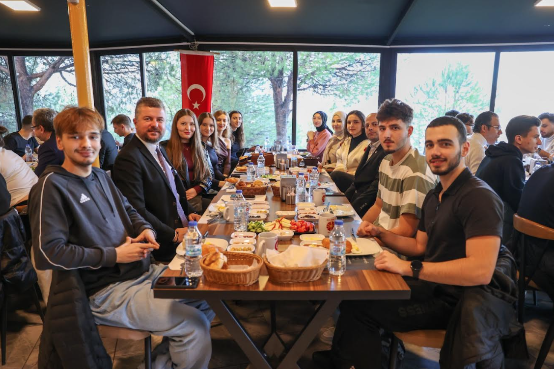 Başkan Duman, Kuzey Makedonyalı gençlerle Türkçe Eğitim Bayramı’nı kutladı