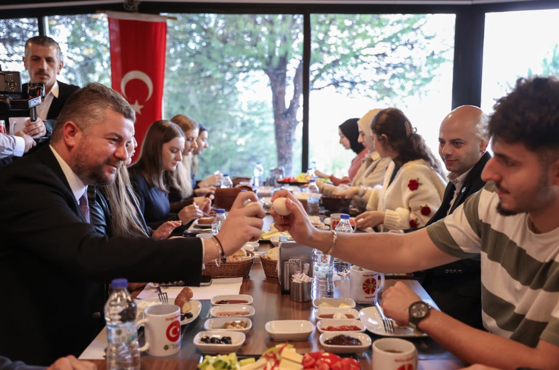 Başkan Duman, Kuzey Makedonyalı gençlerle Türkçe Eğitim Bayramı’nı kutladı