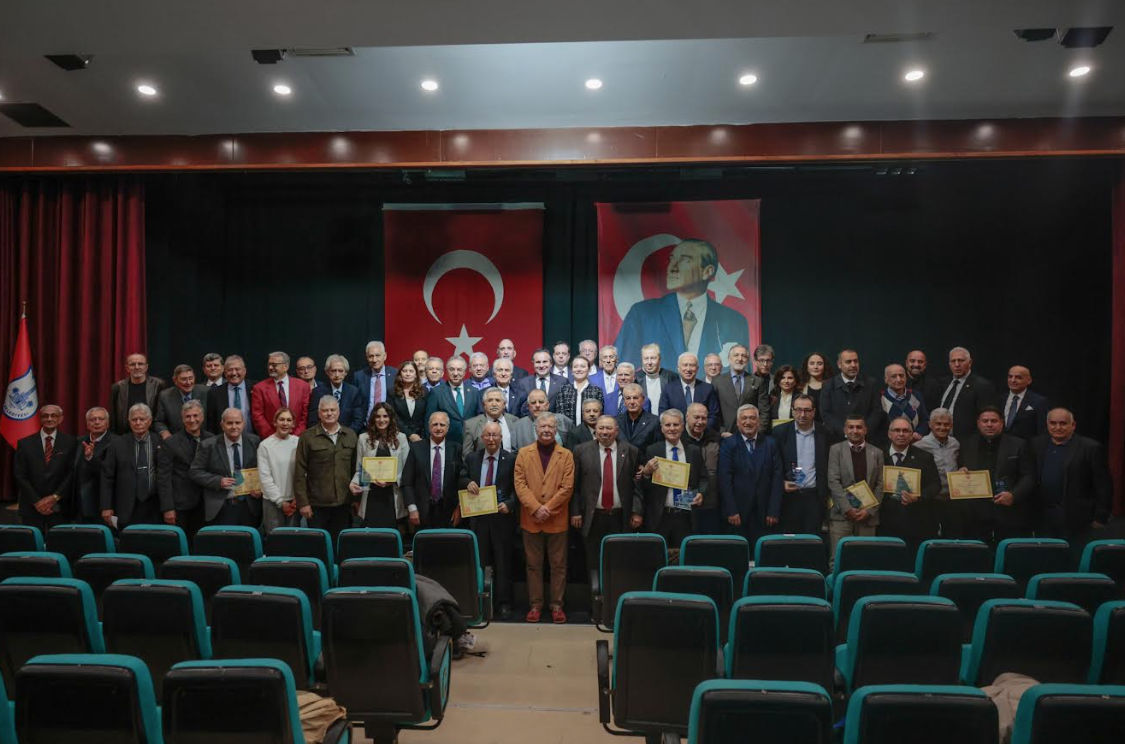 Konak’ta vefa gecesi: Spora emek verenler ödüllendirildi