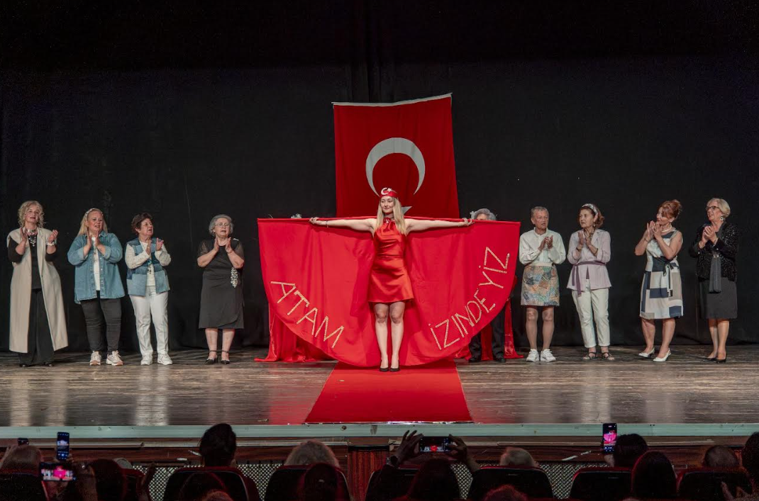 Karşıyaka’nın çınarlarından renkli defile